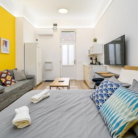 Stylish Yellow Suite In The Heart Of Будапеща Екстериор снимка