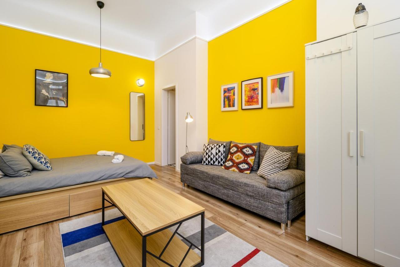 Stylish Yellow Suite In The Heart Of Будапеща Екстериор снимка